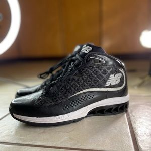 Rare Men's Basketball Shoes - New Balance 907